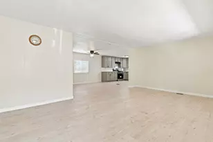 812 W Clover Rd 75, Tracy, CA 95376 - Photo 9