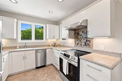 334 Oakview Dr, San Carlos, CA 94070 - Photo 17