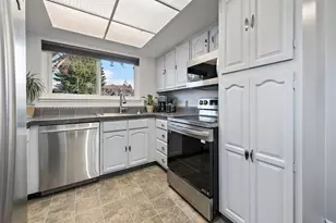 1 Comstock Queen Ct, Mountain View, CA 94043 - Photo 7
