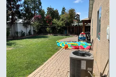 2560 Glenview Dr, Hollister, CA 95023 - Photo 11