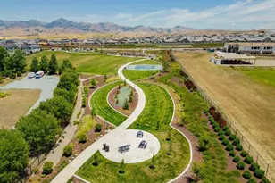1307 Sunridge Dr, Hollister, CA 95023 - Photo 57