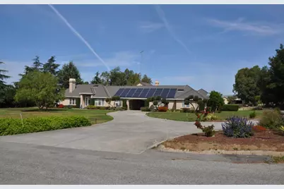 300 McMahon Rd, Hollister, CA 95023 - Photo 1