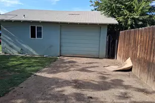 355 E Pleasant St, Coalinga, CA 93210 - Photo 5