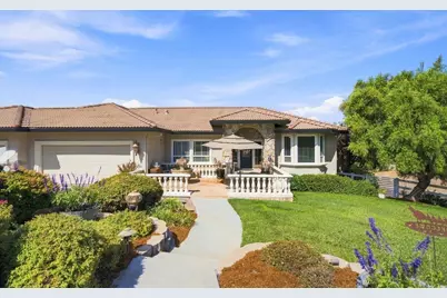 323 Taryn Ct, Hollister, CA 95023 - Photo 3