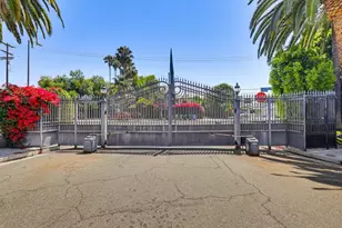 18120 Jaguar Ct, Tarzana, CA 91335 - Photo 37
