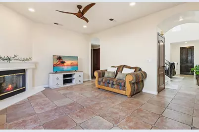 18120 Jaguar Ct, Tarzana, CA 91335 - Photo 7