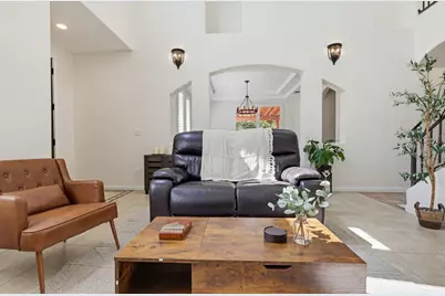 18120 Jaguar Ct, Tarzana, CA 91335 - Photo 13