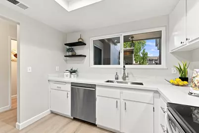 1349 Merrivale West Sq, San Jose, CA 95117 - Photo 11