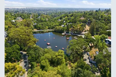 527 Lake Blvd, Redwood City, CA 94062 - Photo 25