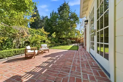 2 Bradley Ct, Redwood City, CA 94061 - Photo 33