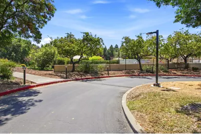 7646 Falkirk Dr, San Jose, CA 95135 - Photo 37