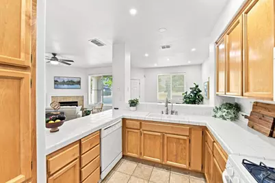 9113 Haussman St, Elk Grove, CA 95758 - Photo 11