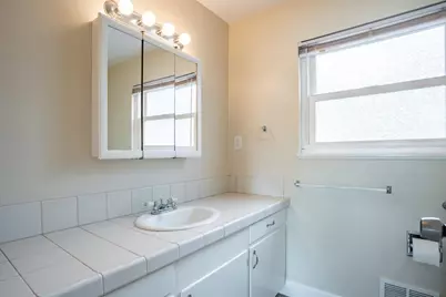136 Del Mar Dr, Salinas, CA 93901 - Photo 27