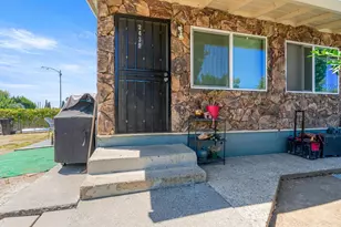 2439 Clyda Dr, San Jose, CA 95116 - Photo 5