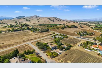10095 Pomo Pl, Gilroy, CA 95020 - Photo 71