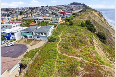 60 Roslyn Ct, Daly City, CA 94015 - Photo 3