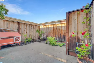 27505 Tampa Ave 16, Hayward, CA 94544 - Photo 11