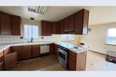 930 Ferdinand Ave, El Granada, CA 94018 - Photo 5