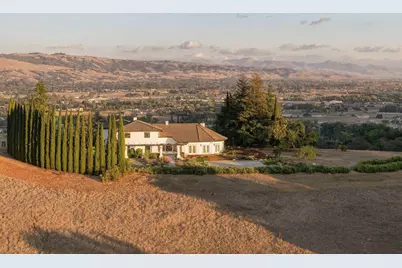 825 W San Martin Ave, San Martin, CA 95046 - Photo 3