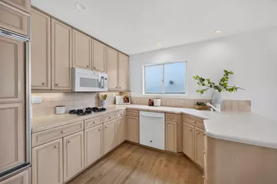 1516 Alturas Dr, Burlingame, CA 94010 - Photo 23
