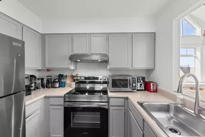 38 Rebecca Ln, San Francisco, CA 94124 - Photo 3