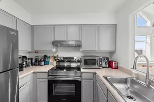 38 Rebecca Ln, San Francisco, CA 94124 - Photo 3