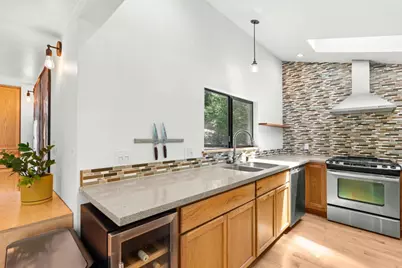 19060 Laurel Dr, Los Gatos, CA 95033 - Photo 17