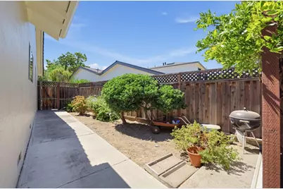 1091 Rockefeller Dr, Sunnyvale, CA 94087 - Photo 47