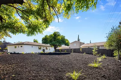 10712 Pebble Pl, Cupertino, CA 95014 - Photo 35