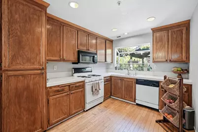 1055 Eagle Dr, Salinas, CA 93905 - Photo 11