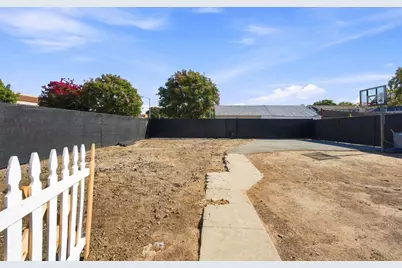 345 6th St, Hollister, CA 95023 - Photo 25