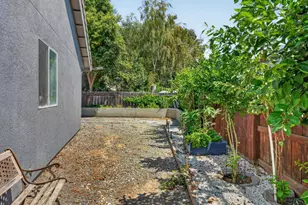 1674 Iris St, Los Banos, CA 93635 - Photo 33