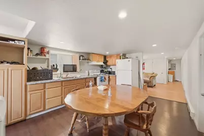 1090 S 7th St, San Jose, CA 95112 - Photo 17