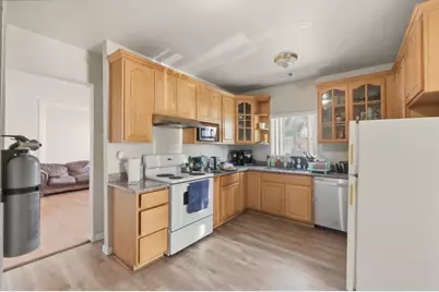 1090 S 7th St, San Jose, CA 95112 - Photo 9