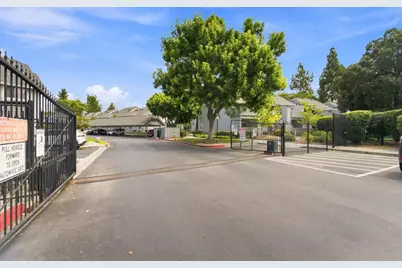 400 Shadow Run Dr, San Jose, CA 95110 - Photo 25