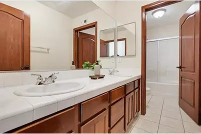 18120 Jaguar Ct, Los Angeles, CA 91335 - Photo 33