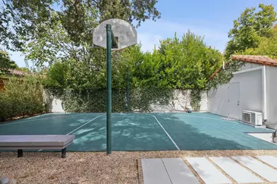 560 Center Dr, Palo Alto, CA 94301 - Photo 57