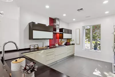 2131 Glenkirk Dr, San Jose, CA 95124 - Photo 13