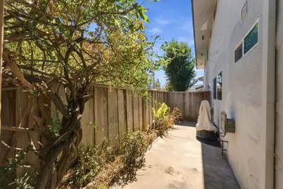 1261 Juniper Dr 14, Gilroy, CA 95020 - Photo 17