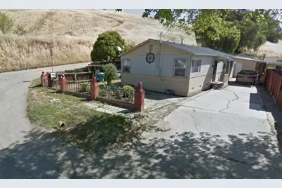 173 Locust Ave, Hollister, CA 95023 - Photo 1