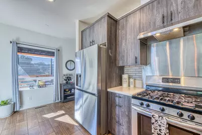 1220 Mulberry St, Hollister, CA 95023 - Photo 7