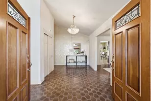 1345 Lakeview Dr, Hillsborough, CA 94010 - Photo 13