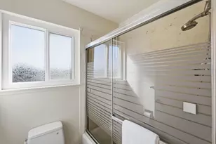 1345 Lakeview Dr, Hillsborough, CA 94010 - Photo 47