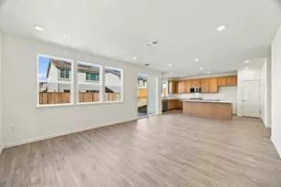 2010 Peony St, Hollister, CA 95023 - Photo 11