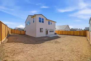 2010 Peony St, Hollister, CA 95023 - Photo 7
