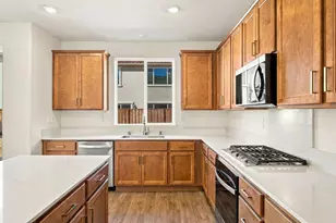 2010 Peony St, Hollister, CA 95023 - Photo 17