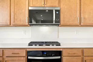 2010 Peony St, Hollister, CA 95023 - Photo 19