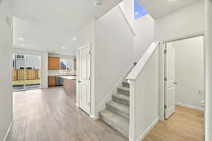 2010 Peony St, Hollister, CA 95023 - Photo 9