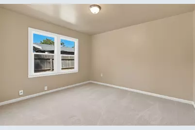 219 Line St, Hollister, CA 95023 - Photo 17
