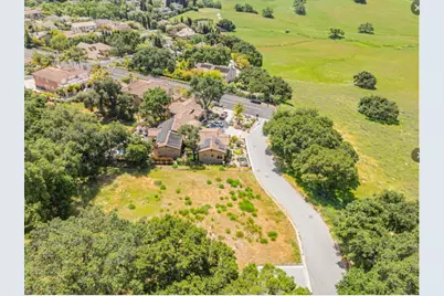 2391 Mantelli Dr, Gilroy, CA 95020 - Photo 9